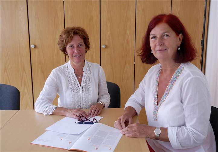 Ethikberaterin Petra Münch (links) und die Vorsitzende des Hospiz-Vereins Rhein-Ahr, Ulrike Dobrowolny (rechts). Foto: Hospiz-Verein Rhein-Ahr