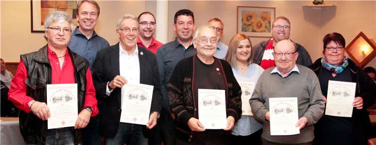 Etliche Mitglieder konnten für langjährige KG-Zugehörigkeit geehrt werden.