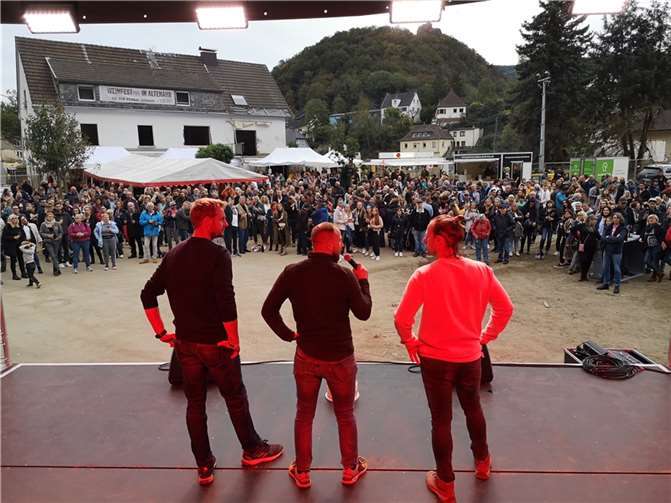 Etwa 1000 Menschen kamen zum Mitfeiern. Foto:privat