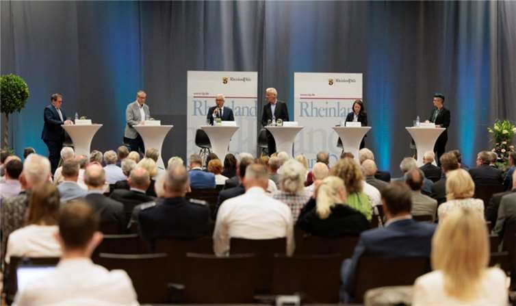Ein Jahr nach der Flut: Landesregierung zieht Bilanz Etwa 130 Gäste besuchten die Veranstaltung.