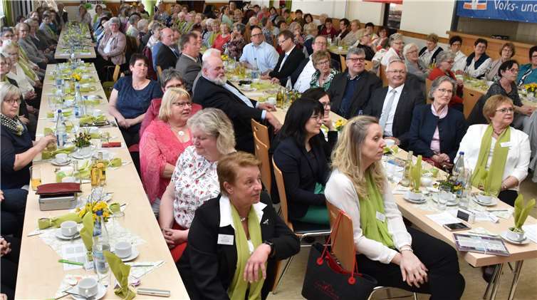 Etwa 150 Landfrauen tagtenin der Brückrachdorfer Sängerhalle.