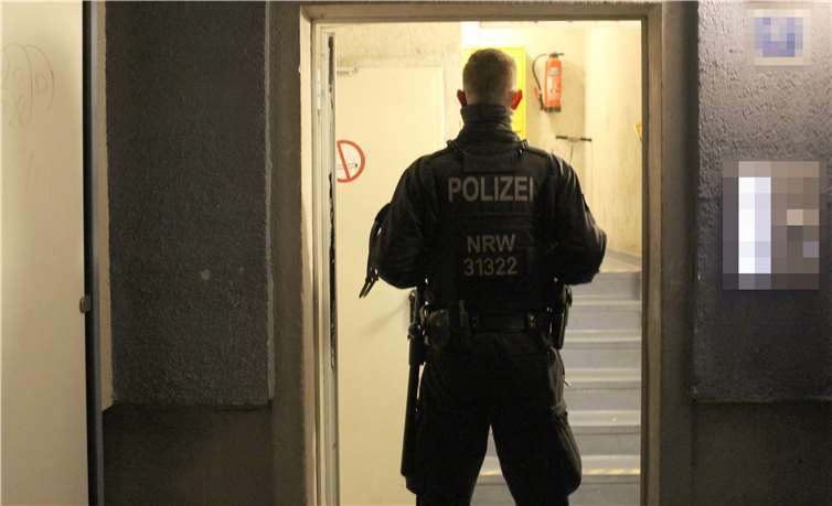 Etwa 200 Beamte waren bei der Razzia gegen die mutmaßlichen Drogendealer beteiligt.