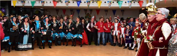 Etwa 200 Narren kamen zum 26 Karnevalsempfang der Verbandsgemeindeverwaltung Weißenthurm.  HEP