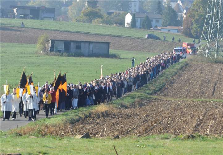 Etwa 2.000 Gläubige zollten der Westerwälder Heiligen ihren Respekt.