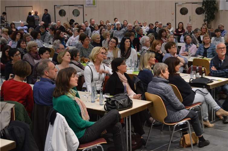 Etwa 220 Lesehungrige waren zum Auftakt der Westerwälder Literaturtage in die Stadthalle Montabaur gekommen.