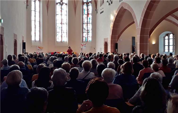 Etwa 260 Frauen (und einige Männer) aus dem weiteren Umkreis erlebten Erna Schabiewsky.Foto: privat