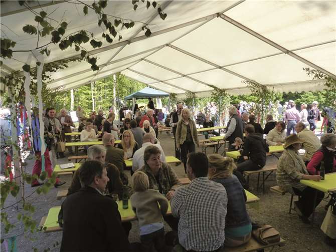 Etwa 350 Gäste feierten mit der Pfarrei St. Marien am Ehrenmal beim Jazz-Frühschoppen.