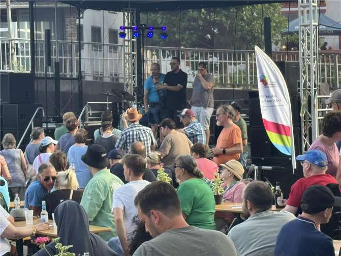 Etwa 350 Musikbegeisterte Menschen mit und ohne Behinderungen folgten der Einladung zum Konzert „Mittendrin statt nur dabei“. Fotos: Turnverein Cochem