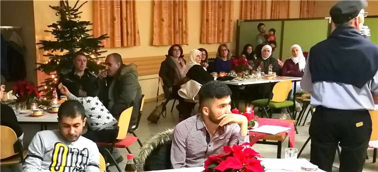 Etwa 45 Flüchtlinge nahmen an der vorweihnachtlichen Feier teil.Foto: privat