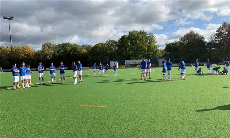 Etwa 50 Kinder und Jugendliche aus den Fußballer-Reihen des VfB 1920 Linz e.V. hatten die Möglichkeit, bei entspannten Herbsttemperaturen mit vielen Sonnenmomenten das erste Nike Footlab by INTERSPORT auf deutschem Boden zu genießen.Fotos: privat