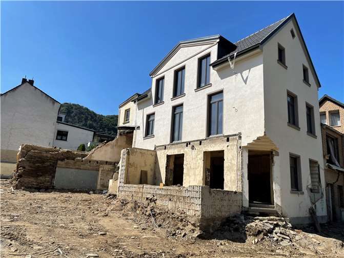 Mayschoß: Ein Dorf organisiert sich selbst Etwa 50 Prozent des Ortes ist stark zerstört. Foto: ROB