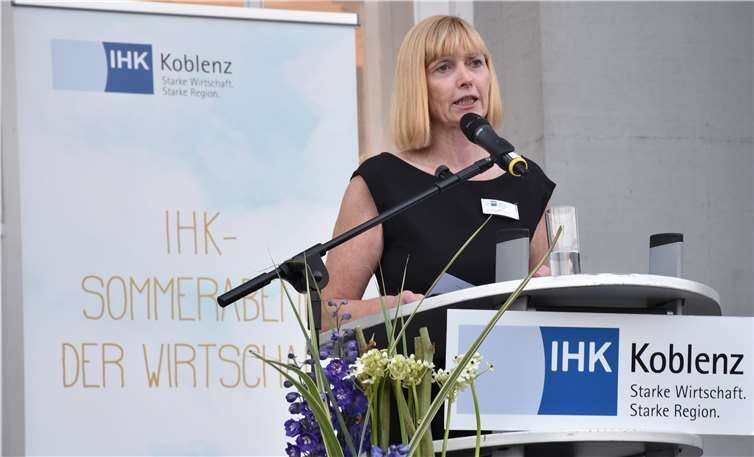 Etwa 800 geladene Gäste folgten der Rede von Präsidentin Susanne Szczesny-Oßing.