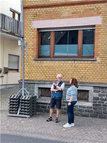 Etwa achtzig Meter vor der Ampel sind in einer Höhe von 3,10 Metern die Detektoren angebracht, die die Höhe der durchfahrenden Fahrzeuge messen.