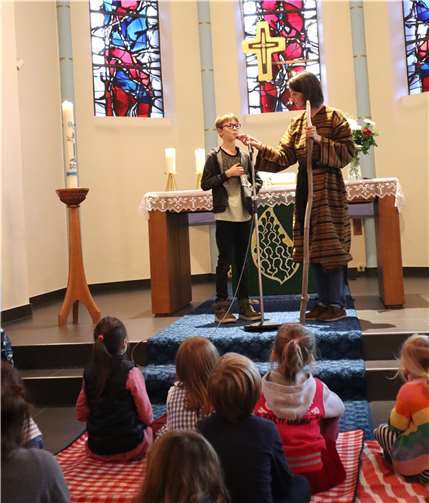 Etwa sechzig Personen folgten der Einladung, auf dem Gelände der Friedenskirche Gottesdienst zu feiern.  Foto: privat