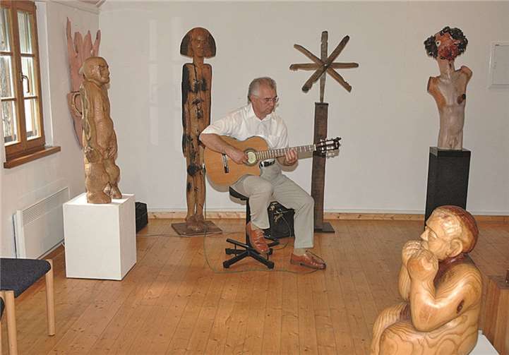 Eugen Stanik in der Gruppe „Menschenähnliche Figuren“.