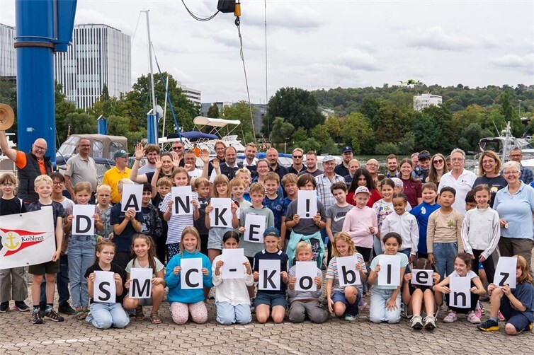 „Eulenkinder an Bord“ - Das Gruppenfoto zum Schluss durfte natürlich nicht fehlen. Ein toller Tag für die Kinder im SMC mit „Wassersport zum Anfassen“ und mit einen bildlichen Dank an den SMC. 