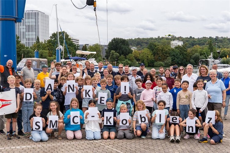 „Eulenkinder an Bord“ - Das Gruppenfoto zum Schluss durfte natürlich nicht fehlen. Ein toller Tag für die Kinder im SMC mit „Wassersport zum Anfassen“ und mit einen bildlichen Dank an den SMC.
