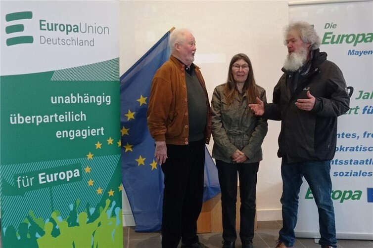 Europa Union Mayen-KoblenzVertreter des Vorstands von li nach re:Dr. Peter Keiner, Margret Müller, Dipl. Ing. Stefan Müller