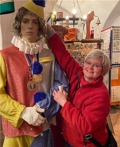 Eva Bonn und ihr Team nahmen sich viele Stunden Zeit, um das Fastnachtsmuseum im Martinsschloss wieder für die Zeit nach Corona herzurichten. Foto: privat
