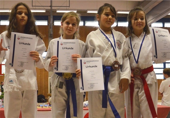 Eva Eckstein (2. v. l.) bei der Siegerehrung.privat