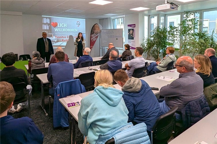 Eva Keil-Becker, Mitglied der Geschäftsführung von BECKER Hörakustik, begrüßt die Teilnehmer.