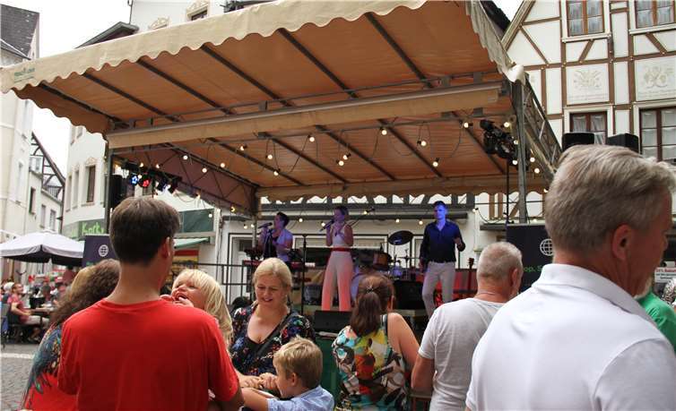 Eva Knipp und ihre Band erzeugten schon früh am Abend Partystimmung.