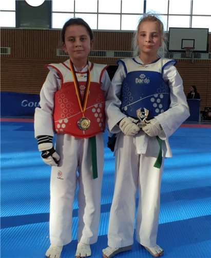 Eva Schott mit ihrem Pokal. Foto: privat