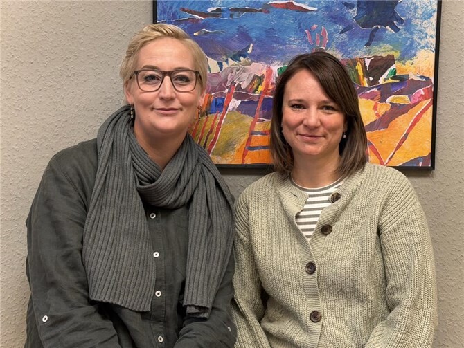 Eva Sobotka und Stefanie Ehlert laden zum 1. Klappcafé ein.