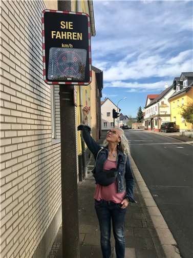 Eva Váry an der Smiley-Anlage.Foto: privat