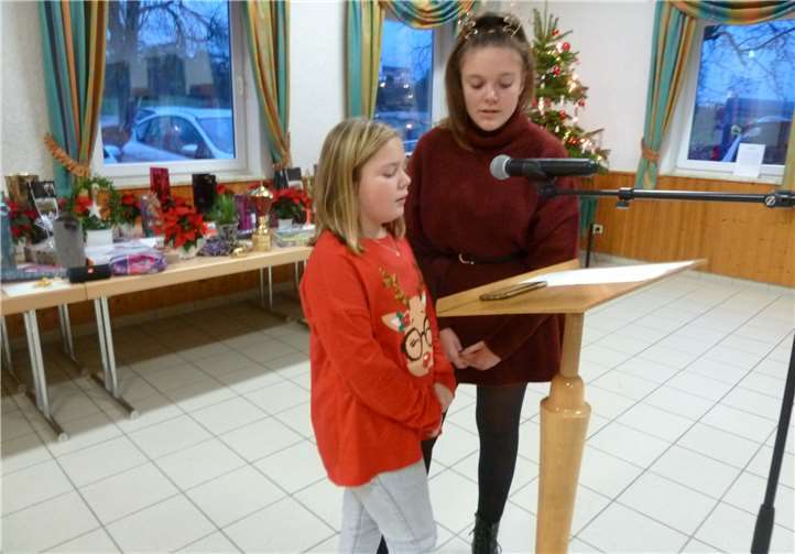 Eva und Julia Reutelsterz erfreuten mit ihren Liedern.
