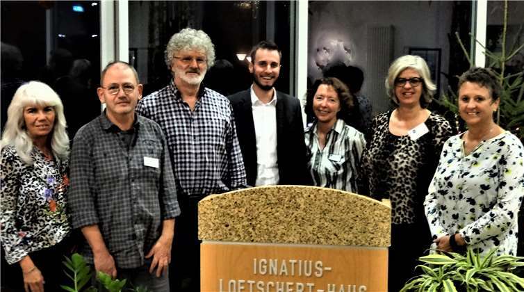 Evelyn Kober (VdK), Franz Schmitz (Ignatius-Lötschert-Haus), Uli Schmidt (Moderator), Torsten Hommrich (Stiftung Friedenswarte), Silke Pietsch und Simone Bahl (Pflegestützpunkt Montabaur) und Cornelia Licht (Pflegeteam Licht).Foto: Forum für Soziale Gerechtigkeit