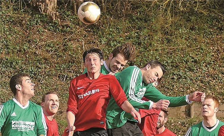 Everybody is Kung Fu Fighting: Im Zweikampf waren die Gäste meist obenauf. Michael Wald