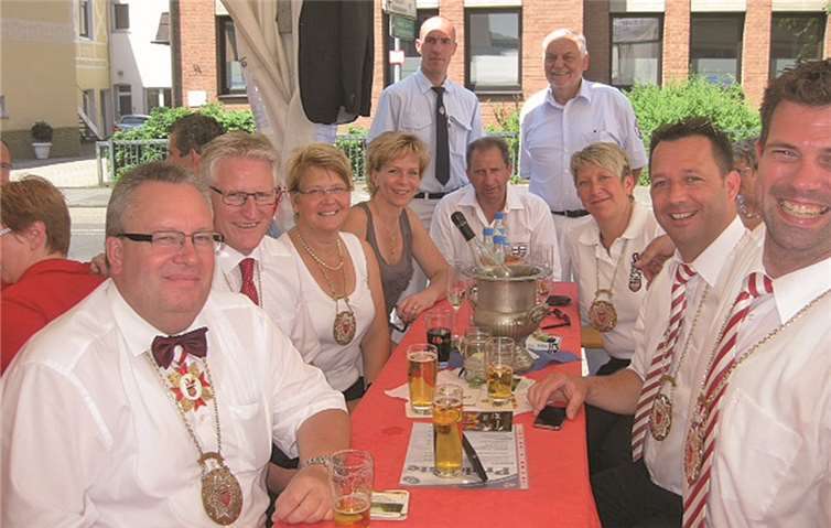 Ex-Tollitäten und Vorstand des Spielmannszuges Ahrweiler.