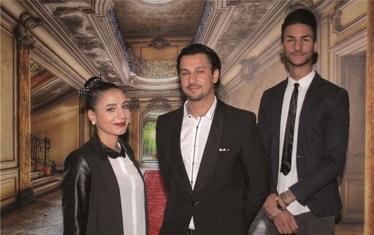 Exklusivität in Gestaltung und Service, das bietet das Team von „Hair Léger“ in der Moselweißer Straße 6 ab sofort den Kundinnen und Kunden. Make-up-Stylistin Suma Youssef, Topstylist und Inhaber Khalil Youssef und Auszubildender Hamza Gerhartz (v.l.). US