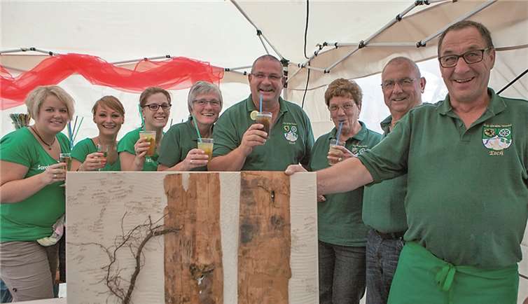 Exotische Cocktails waren die Schlager bei der Karibischen Nacht der Karnevalsgesellschaft Grün-Weiß Esch auf dem Dorfplatz. JOST