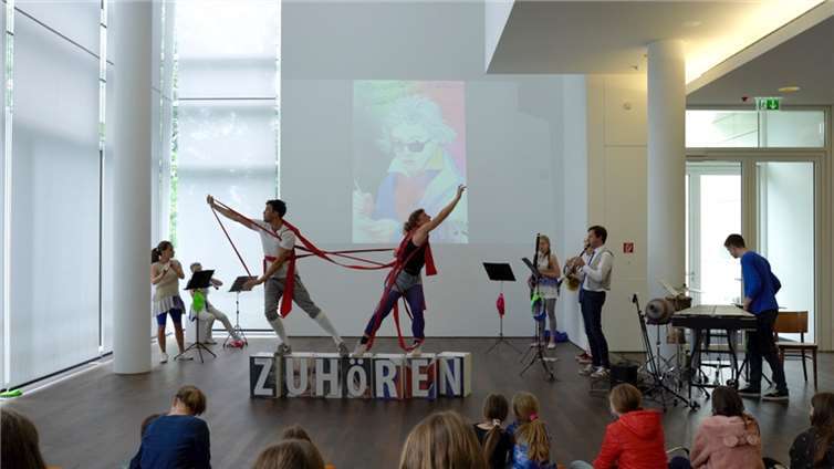 Exotische Klänge schwirrten durch die Ausstellungsräume des Arp Museums. Quelle: MuTaThe e.V.