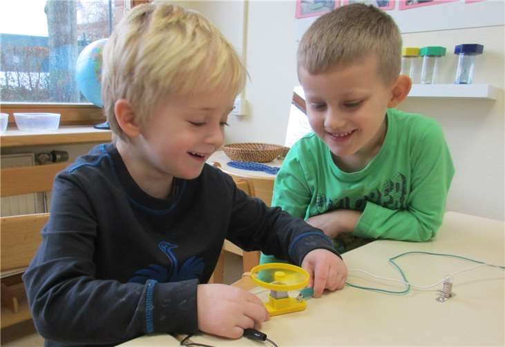 Experimente mit Strom.Fotos: privat