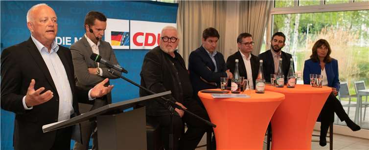 Expertenrunde Digitales in Andernach mit Renatuz Zilles (l.), Vorsitzender des Deutschen Verbands für Telekommunikation und Medien. Foto: privat