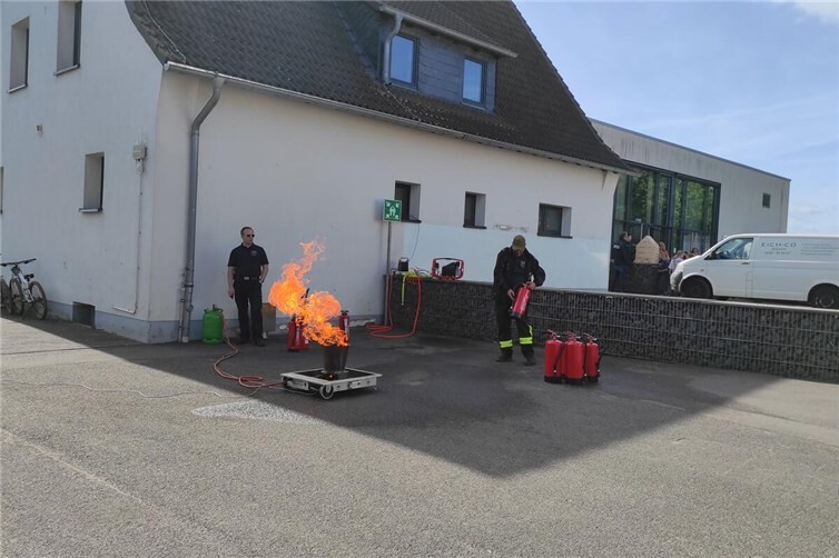 Explosion und Umgang mit dem Feuerlöscher
