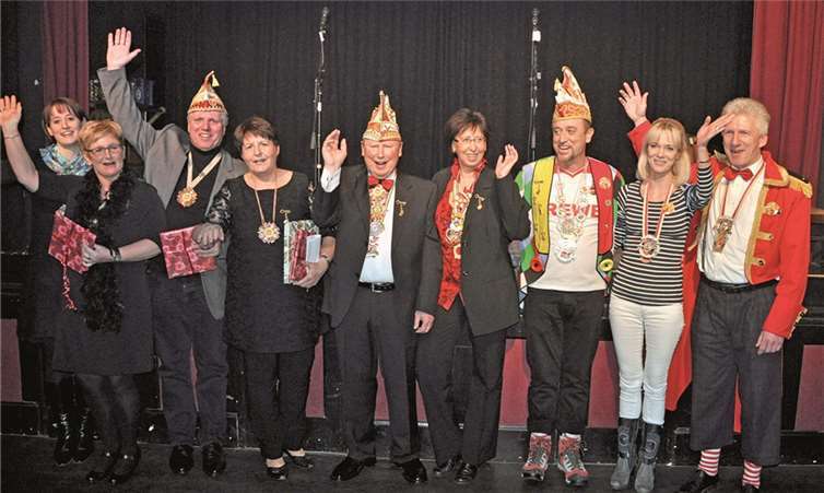 Extra geehrt wurden die Jubiläumsprinzenpaare Bianca und Richie Nelleßen sowie Jürgen und Christel Henkel.AB