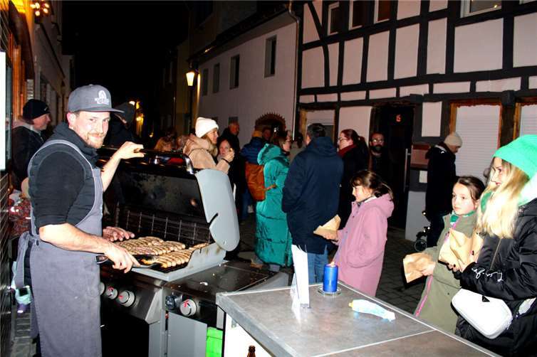 „Extrawürste“ vom Grill wurden reichlich verkauft.