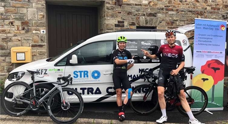 Extrem-Radsportler Nico Mausch und Radprofi Christian Knees engagieren sich für Menschen mit Autismus. Foto: privat