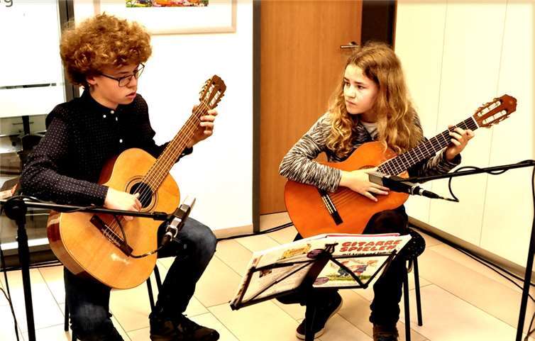 Exzellente musikalische Begleitung durch die beiden Schülerder Kreismusikschule Mayen-Koblenz, Ansgar Hügle und Saskia Hügle.