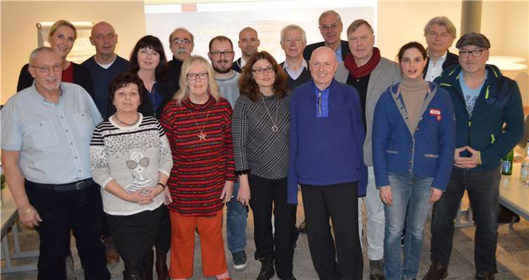 FDP-Kandidaten für die Kommunalwahl (v.l.n.r.): Dirk Herminghaus (Bad Breisig), Elke Deckert (Grafschaft), Wolfgang Reuss (Grafschaft), Doris Herminghaus (Bad Breisig), Alexandra Lieb (Bad Neuenahr-Ahrweiler), Matthias Bertram (Bad Neuenahr-Ahrweiler), Maggy Schwandt (Bad Breisig), David Jacobs (Bad Neuenahr-Ahrweiler), Phillip Preuß (Remagen), Brigitte Schmickler (Sinzig), Dr. Rüdiger Clauss (Bad Breisig), Ulrich van Bebber (Bad Breisig), Hartmut Wüst (Grafschaft), Rolf Deissler (Bad Neuenahr-Ahrweiler), Christina Steinhausen (Remagen), Hellmut Meinhof (Bad Neuenahr-Ahrweiler), Karl-Heinz Kreuzberg (Altenahr).Foto: privat
