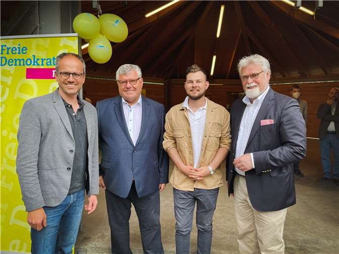 FDP-Sommerfest 2022 in Vettelschoss, hier v.l.n.r: Philipp Amberg, Michael Mahlert, Sebastian Nelles, Herbert Mertin.  Foto: privat