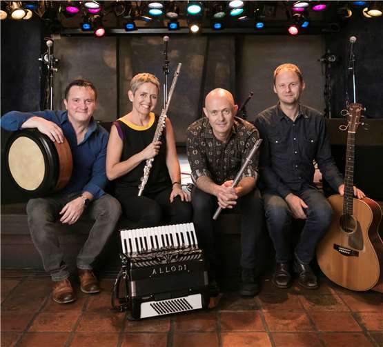 FLOOK werden mit irischen Rhythmen die evangelische Kirche in Höhr-Grenzhausen füllen. Quelle: Veranstalter