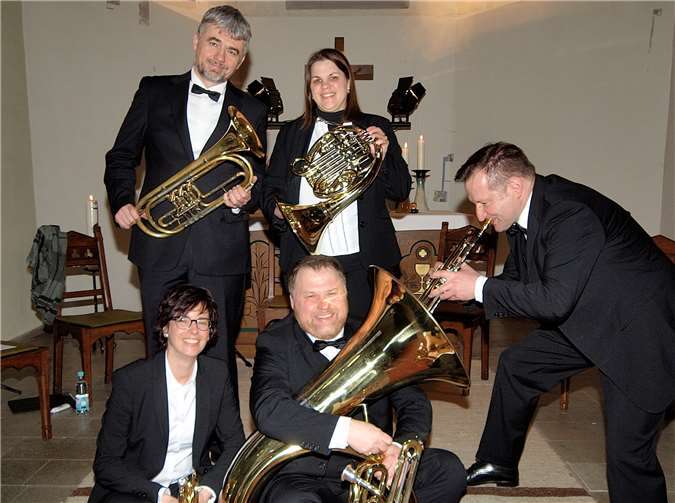 FRECHBLECH - das Soloquintett des Evangelischen Dekanates Westerwald mit Ben Bereznai, Dorit Gille (hinten), Claudia Liebe, Jens Schawaller und Rudi Weide (vorne).Foto: privat