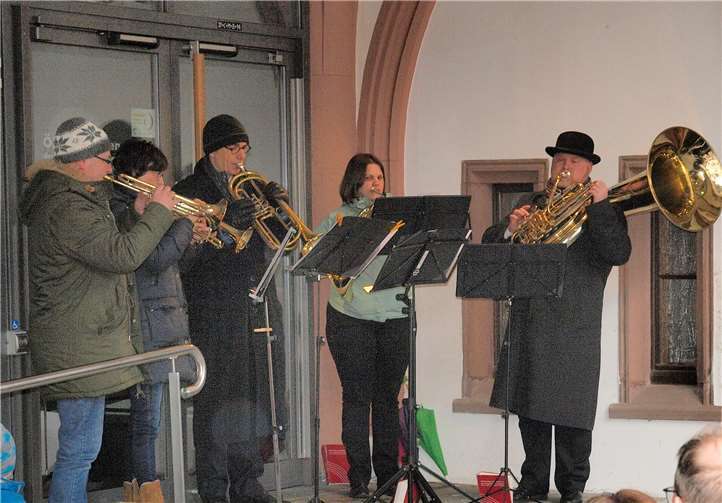 FRECHBLECH - das Soloquintett des Evangelischen Dekanats Westerwald mit Rudi Weide (Trompete), Claudia Liebe (Trompete), Dorit Gille (Waldhorn), Ben Bereznai (Basstrompete) und Dekanatskantor Jens Schawaller (Helikon und Leitung). Foto: privat