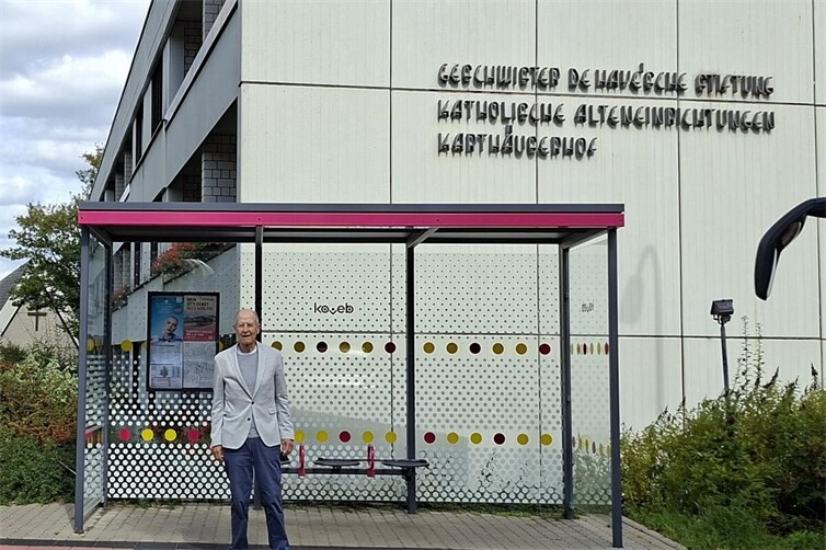 FREIE WÄHLER-Ratsmitglied Edgar Kühlenthal verschafft sich einen Überblick über die Lage vor Ort