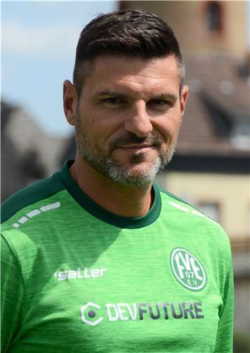 FVE-Coach Sascha Watzlawi ist mit dem bisherigen Saisonverlauf „nicht unzufrieden“.  Foto: FV Engers